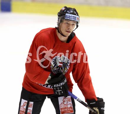 Eishockey. Nationalteam Oesterreich. Thomas Raffl. Klagenfurt, 15.12.2011.
Foto: Kuess
---
pressefotos, pressefotografie, kuess, qs, qspictures, sport, bild, bilder, bilddatenbank