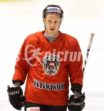 Eishockey. Nationalteam Oesterreich. Johannes Kirisits. Klagenfurt, 15.12.2011.
Foto: Kuess
---
pressefotos, pressefotografie, kuess, qs, qspictures, sport, bild, bilder, bilddatenbank