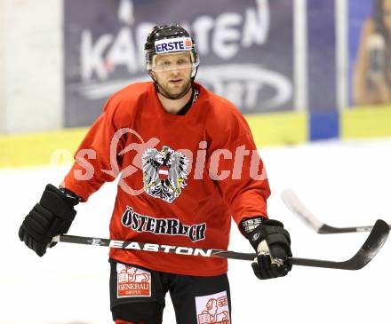 Eishockey. Nationalteam Oesterreich. Herbert Poeck. Klagenfurt, 15.12.2011.
Foto: Kuess
---
pressefotos, pressefotografie, kuess, qs, qspictures, sport, bild, bilder, bilddatenbank