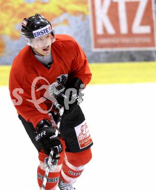 Eishockey. Nationalteam Oesterreich. Johannes Kirisits. Klagenfurt, 15.12.2011.
Foto: Kuess
---
pressefotos, pressefotografie, kuess, qs, qspictures, sport, bild, bilder, bilddatenbank