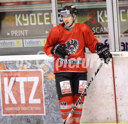Eishockey. Nationalteam Oesterreich. Johannes Kirisits. Klagenfurt, 15.12.2011.
Foto: Kuess
---
pressefotos, pressefotografie, kuess, qs, qspictures, sport, bild, bilder, bilddatenbank