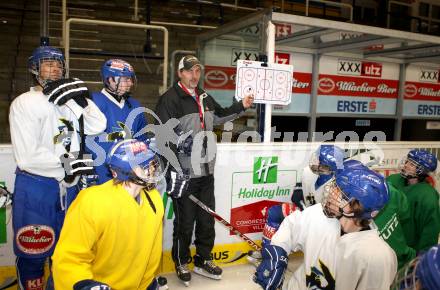 Eishockey. VSV U17. Trainer Helmut Petrik. Villach, 14.12.2011.
Foto: Kuess
---
pressefotos, pressefotografie, kuess, qs, qspictures, sport, bild, bilder, bilddatenbank