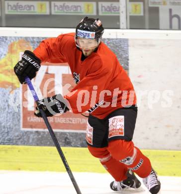 Eishockey. Nationalteam Oesterreich. Thomas Koch. Klagenfurt, 15.12.2011.
Foto: Kuess
---
pressefotos, pressefotografie, kuess, qs, qspictures, sport, bild, bilder, bilddatenbank