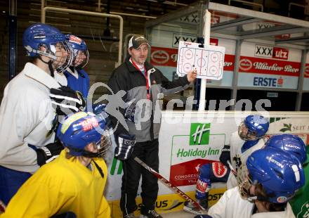 Eishockey. VSV U17. Trainer Helmut Petrik. Villach, 14.12.2011.
Foto: Kuess
---
pressefotos, pressefotografie, kuess, qs, qspictures, sport, bild, bilder, bilddatenbank