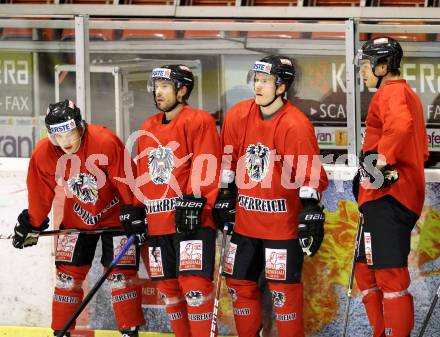 Eishockey. Nationalteam Oesterreich. Thomas Koch, Thomas Raffl, Manuel Geier. Klagenfurt, 15.12.2011.
Foto: Kuess
---
pressefotos, pressefotografie, kuess, qs, qspictures, sport, bild, bilder, bilddatenbank