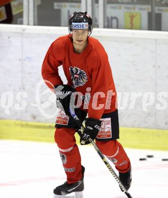 Eishockey. Nationalteam Oesterreich. Thomas Raffl. Klagenfurt, 15.12.2011.
Foto: Kuess
---
pressefotos, pressefotografie, kuess, qs, qspictures, sport, bild, bilder, bilddatenbank