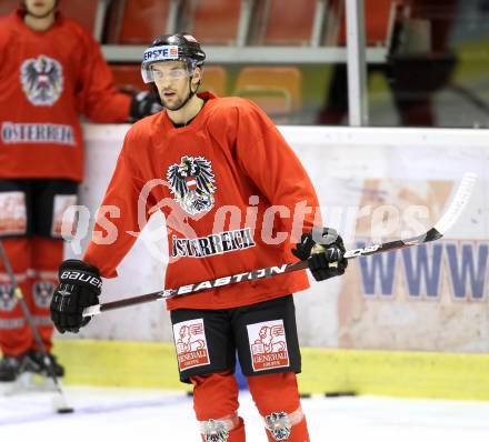 Eishockey. Nationalteam Oesterreich. Martin Oraze. Klagenfurt, 15.12.2011.
Foto: Kuess
---
pressefotos, pressefotografie, kuess, qs, qspictures, sport, bild, bilder, bilddatenbank