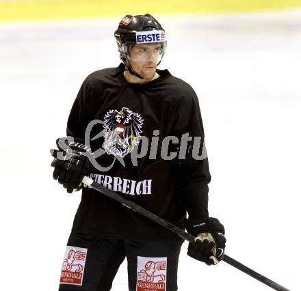 Eishockey. Nationalteam Oesterreich. Matthias Trattnig. Klagenfurt, 15.12.2011.
Foto: Kuess
---
pressefotos, pressefotografie, kuess, qs, qspictures, sport, bild, bilder, bilddatenbank