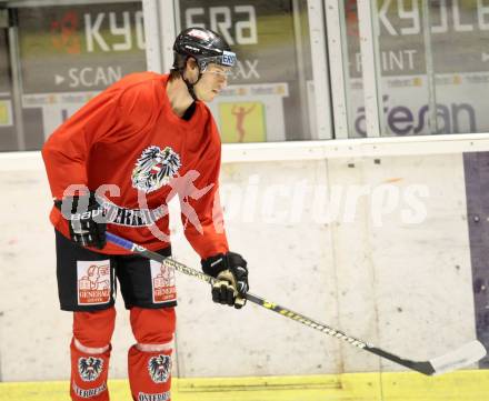 Eishockey. Nationalteam Oesterreich. Thomas Raffl. Klagenfurt, 15.12.2011.
Foto: Kuess
---
pressefotos, pressefotografie, kuess, qs, qspictures, sport, bild, bilder, bilddatenbank