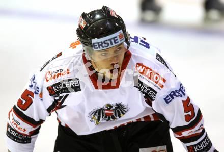 Eishockey Oesterreich Cup. Oesterreich gegen Schweiz. Thomas Raffl blutverschmiert (Oesterreich). Klagenfurt, 16.12.2011.
Foto: Kuess

---
pressefotos, pressefotografie, kuess, qs, qspictures, sport, bild, bilder, bilddatenbank