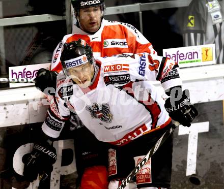 Eishockey Oesterreich Cup. Oesterreich gegen Schweiz. Johannes Kirisits, (Oesterreich), Daniel Steiner  (Schweiz). Klagenfurt, 16.12.2011.
Foto: Kuess

---
pressefotos, pressefotografie, kuess, qs, qspictures, sport, bild, bilder, bilddatenbank