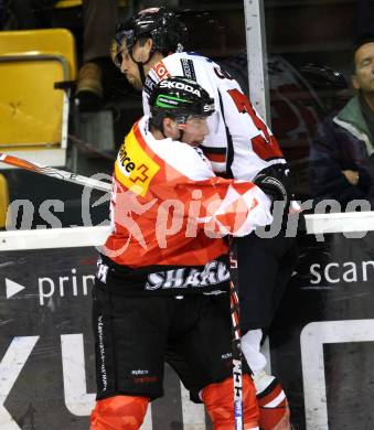 Eishockey Oesterreich Cup. Oesterreich gegen Schweiz.  Martin Oraze, (Oesterreich), Pascal Berger  (Schweiz). Klagenfurt, 16.12.2011.
Foto: Kuess

---
pressefotos, pressefotografie, kuess, qs, qspictures, sport, bild, bilder, bilddatenbank