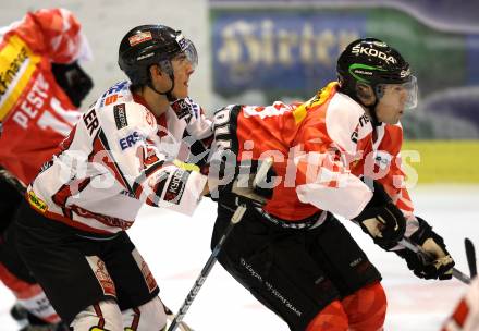 Eishockey Oesterreich Cup. Oesterreich gegen Schweiz. Daniel Oberkofler, (Oesterreich), Martin Pluess  (Schweiz). Klagenfurt, 16.12.2011.
Foto: Kuess

---
pressefotos, pressefotografie, kuess, qs, qspictures, sport, bild, bilder, bilddatenbank