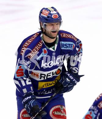 EBEL. Eishockey Bundesliga. EC Rekord Fenster VSV gegen KAC.  Craig Weller (VSV). Villach, am 9.12.2011.
Foto: Kuess 


---
pressefotos, pressefotografie, kuess, qs, qspictures, sport, bild, bilder, bilddatenbank