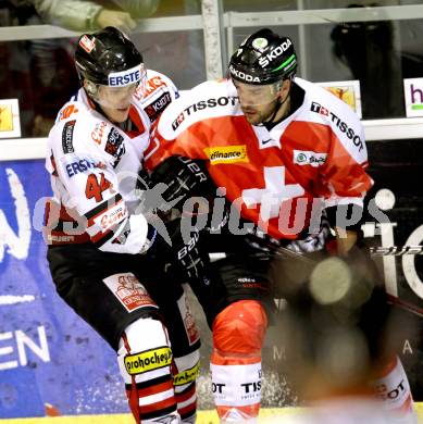 Eishockey Oesterreich Cup. Oesterreich gegen Schweiz.  Stephan Geier, (Oesterreich), Goran Bezina (Schweiz). Klagenfurt, 16.12.2011.
Foto: Kuess

---
pressefotos, pressefotografie, kuess, qs, qspictures, sport, bild, bilder, bilddatenbank