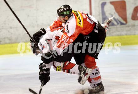 Eishockey Oesterreich Cup. Oesterreich gegen Schweiz. Thomas Koch,  (Oesterreich), Daniel Rubin (Schweiz). Klagenfurt, 16.12.2011.
Foto: Kuess

---
pressefotos, pressefotografie, kuess, qs, qspictures, sport, bild, bilder, bilddatenbank