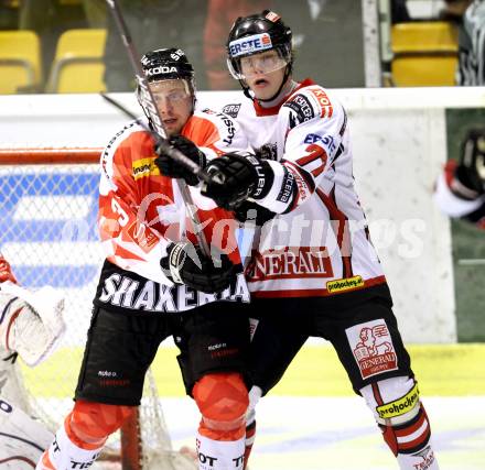 Eishockey Oesterreich Cup. Oesterreich gegen Schweiz. Thomas Hundertpfund, (Oesterreich), Steve Hirschi  (Schweiz). Klagenfurt, 16.12.2011.
Foto: Kuess

---
pressefotos, pressefotografie, kuess, qs, qspictures, sport, bild, bilder, bilddatenbank