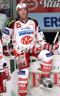 EBEL. Eishockey Bundesliga. EC Rekord Fenster VSV gegen KAC.  Kirk Furey  (KAC). Villach, am 9.12.2011.
Foto: Kuess 


---
pressefotos, pressefotografie, kuess, qs, qspictures, sport, bild, bilder, bilddatenbank