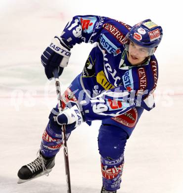 EBEL. Eishockey Bundesliga. VSV gegen HDD TILIA Olimpija Ljubljana.  Stefan Bacher (VSV). Klagenfurt, am 4.12.2011.
Foto: Kuess

---
pressefotos, pressefotografie, kuess, qs, qspictures, sport, bild, bilder, bilddatenbank