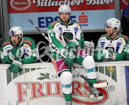 EBEL. Eishockey Bundesliga. VSV gegen HDD TILIA Olimpija Ljubljana.  Sergej Smirnov, Igor Cvetek (Laibach). Klagenfurt, am 4.12.2011.
Foto: Kuess

---
pressefotos, pressefotografie, kuess, qs, qspictures, sport, bild, bilder, bilddatenbank