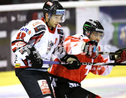 Eishockey Oesterreich Cup. Oesterreich gegen Schweiz. Thomas Koch, (Oesterreich), Benjamin Pluess  (Schweiz). Klagenfurt, 16.12.2011.
Foto: Kuess

---
pressefotos, pressefotografie, kuess, qs, qspictures, sport, bild, bilder, bilddatenbank