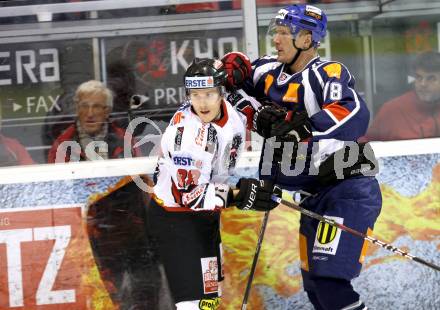 Eishockey Oesterreich Cup. Oesterreich gegen Slowakei. Manuel Geier, (Oesterreich), Kristian Kudroc  (Slowakei). Klagenfurt, 17.12.2011.
Foto: Kuess

---
pressefotos, pressefotografie, kuess, qs, qspictures, sport, bild, bilder, bilddatenbank