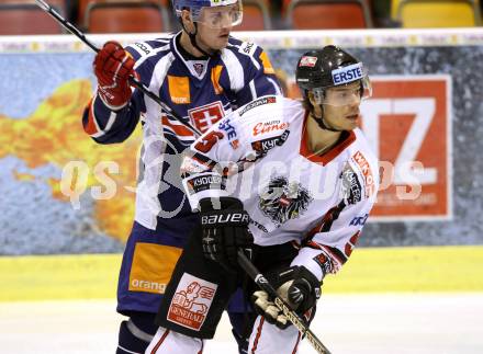 Eishockey Oesterreich Cup. Oesterreich gegen Slowakei. Thomas Raffl, (Oesterreich), Stefan Ruzicka  (Slowakei). Klagenfurt, 17.12.2011.
Foto: Kuess

---
pressefotos, pressefotografie, kuess, qs, qspictures, sport, bild, bilder, bilddatenbank