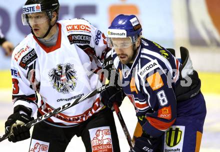 Eishockey Oesterreich Cup. Oesterreich gegen Slowakei. Johannes Kirisits,  (Oesterreich), Martin Cibak (Slowakei). Klagenfurt, 17.12.2011.
Foto: Kuess

---
pressefotos, pressefotografie, kuess, qs, qspictures, sport, bild, bilder, bilddatenbank