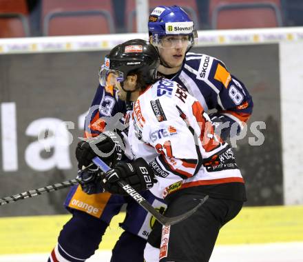 Eishockey Oesterreich Cup. Oesterreich gegen Slowakei. Dominique Heinrich,  (Oesterreich), Martin Bakos (Slowakei). Klagenfurt, 17.12.2011.
Foto: Kuess

---
pressefotos, pressefotografie, kuess, qs, qspictures, sport, bild, bilder, bilddatenbank
