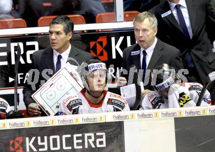 Eishockey Oesterreich Cup. Oesterreich gegen Slowakei.  Trainer Manny Viveiros, Co-Trainer Rob Daum (Oesterreich). Klagenfurt, 17.12.2011.
Foto: Kuess

---
pressefotos, pressefotografie, kuess, qs, qspictures, sport, bild, bilder, bilddatenbank