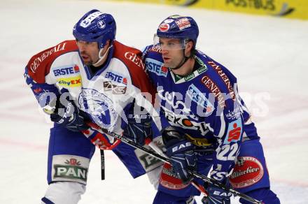 EBEL. Eishockey Bundesliga. EC Rekord Fenster VSV gegen KHL Medvescak Zagreb. Greg Kuznik,  (VSV),  Joel Prpic  (Zagreb). Villach, am 20.12.2011.
Foto: Kuess 


---
pressefotos, pressefotografie, kuess, qs, qspictures, sport, bild, bilder, bilddatenbank