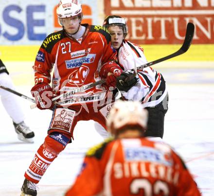 EBEL. Eishockey Bundesliga. KAC gegen HC Orli Znojmo. HUNDERTPFUND Thomas (KAC), BARTOS David (Znojmo). Klagenfurt, am 20.12.2011.
Foto: Kuess

---
pressefotos, pressefotografie, kuess, qs, qspictures, sport, bild, bilder, bilddatenbank