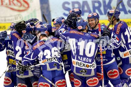 EBEL. Eishockey Bundesliga. EC Rekord Fenster VSV gegen KHL Medvescak Zagreb. Jubel VSV. Villach, am 20.12.2011.
Foto: Kuess 


---
pressefotos, pressefotografie, kuess, qs, qspictures, sport, bild, bilder, bilddatenbank