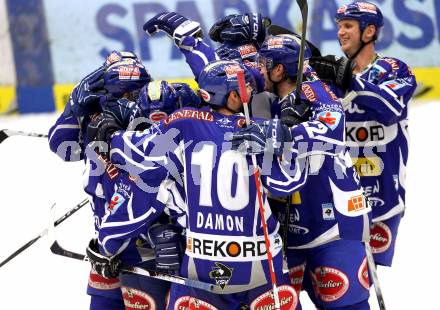 EBEL. Eishockey Bundesliga. EC Rekord Fenster VSV gegen KHL Medvescak Zagreb. Jubel VSV. Villach, am 20.12.2011.
Foto: Kuess 


---
pressefotos, pressefotografie, kuess, qs, qspictures, sport, bild, bilder, bilddatenbank