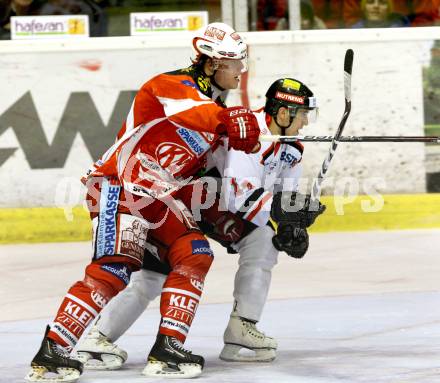 EBEL. Eishockey Bundesliga. KAC gegen HC Orli Znojmo. HUNDERTPFUND Thomas (KAC), KOMINEK Tomas (Znojmo). Klagenfurt, am 20.12.2011.
Foto: Kuess

---
pressefotos, pressefotografie, kuess, qs, qspictures, sport, bild, bilder, bilddatenbank