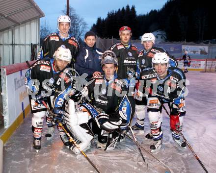 Eishockey. Unterliga Ost. UEC Kiebitz Althofen. Kopeinig Christoph, Weratschnig Simon, Werner Glanzner, Armin Kogler, Neubauer Stefan, Patrick Sabitzer, Toplic Dominic. Althofen, 18.12.2011.
Foto: Kuess 
---
pressefotos, pressefotografie, kuess, qs, qspictures, sport, bild, bilder, bilddatenbank