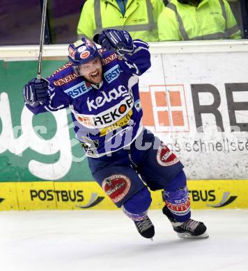 EBEL. Eishockey Bundesliga. EC Rekord Fenster VSV gegen KHL Medvescak Zagreb. Torjubel Kevin Mitchell, (VSV). Villach, am 20.12.2011.
Foto: Kuess 


---
pressefotos, pressefotografie, kuess, qs, qspictures, sport, bild, bilder, bilddatenbank