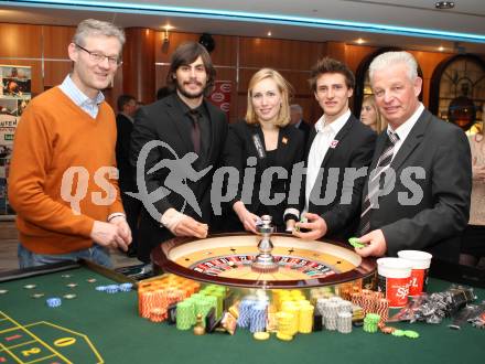 Sportgala. Ehrung Sportler des Jahres.  Werner Pietsch, Claudio Koestenberger,  Stephanie Wiedner, Matthias Mayer, Reinhard Tellian. Velden, 22.12.2011.
Foto: Kuess 


---
pressefotos, pressefotografie, kuess, qs, qspictures, sport, bild, bilder, bilddatenbank