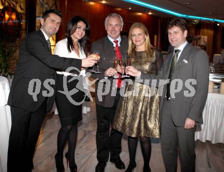 Sportgala. Ehrung Sportler des Jahres.  Nenad Bjelica, Senka, Gerhard Doerfler, Waltraud Riegler, Dietmar Riegler. Velden, 22.12.2011.
Foto: Kuess 


---
pressefotos, pressefotografie, kuess, qs, qspictures, sport, bild, bilder, bilddatenbank