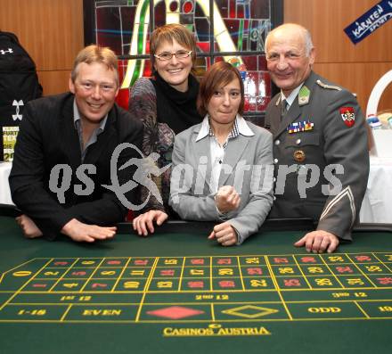 Sportgala. Ehrung Sportler des Jahres.  Werner Franz, Sabine Egger, Margarita Marbler, Joe Tiger Pachler. Velden, 22.12.2011.
Foto: Kuess 


---
pressefotos, pressefotografie, kuess, qs, qspictures, sport, bild, bilder, bilddatenbank