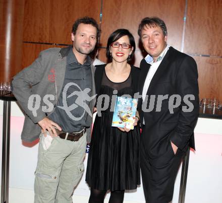 Sportgala. Ehrung Sportler des Jahres.  Peter Paco Wrolich, Frau Somrak, Fritz Strobl. Velden, 22.12.2011.
Foto: Kuess 


---
pressefotos, pressefotografie, kuess, qs, qspictures, sport, bild, bilder, bilddatenbank