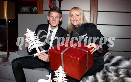 Sportgala. Ehrung Sportler des Jahres.  Jasmin Ouschan, Thomas Morgenstern. Velden, 22.12.2011.
Foto: Kuess 


---
pressefotos, pressefotografie, kuess, qs, qspictures, sport, bild, bilder, bilddatenbank