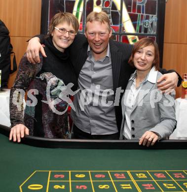 Sportgala. Ehrung Sportler des Jahres. Sabine Egger, Werner Franz, Margarita Marbler . Velden, 22.12.2011.
Foto: Kuess 


---
pressefotos, pressefotografie, kuess, qs, qspictures, sport, bild, bilder, bilddatenbank