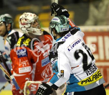 EBEL. Eishockey Bundesliga. KAC gegen EHC LIWEST Linz. Andy Chiodo,  (KAC), Torjubel Adrian Veideman (Linz). Klagenfurt, am 26.12.2011.
Foto: Kuess

---
pressefotos, pressefotografie, kuess, qs, qspictures, sport, bild, bilder, bilddatenbank