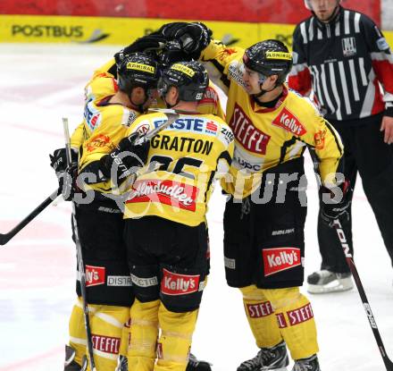 EBEL. Eishockey Bundesliga. EC Rekord Fenster VSV gegen UPC Vienna Capitals. jubel caps. Villach, am 26.12.2011.
Foto: Kuess 


---
pressefotos, pressefotografie, kuess, qs, qspictures, sport, bild, bilder, bilddatenbank