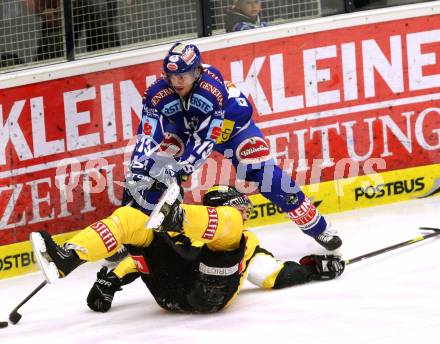 EBEL. Eishockey Bundesliga. EC Rekord Fenster VSV gegen UPC Vienna Capitals. PETRIK Benjamin  (VSV), LUPASCHUK Ross (Vienna). Villach, am 26.12.2011.
Foto: Kuess 


---
pressefotos, pressefotografie, kuess, qs, qspictures, sport, bild, bilder, bilddatenbank