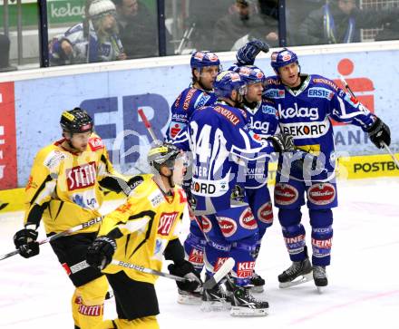 EBEL. Eishockey Bundesliga. EC Rekord Fenster VSV gegen UPC Vienna Capitals. Torjubel  (VSV). Villach, am 26.12.2011.
Foto: Kuess 


---
pressefotos, pressefotografie, kuess, qs, qspictures, sport, bild, bilder, bilddatenbank