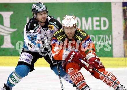 EBEL. Eishockey Bundesliga. KAC gegen EHC LIWEST Linz. Joseph Joey Tenute, (KAC), Curtis Murphy (Linz). Klagenfurt, am 26.12.2011.
Foto: Kuess

---
pressefotos, pressefotografie, kuess, qs, qspictures, sport, bild, bilder, bilddatenbank