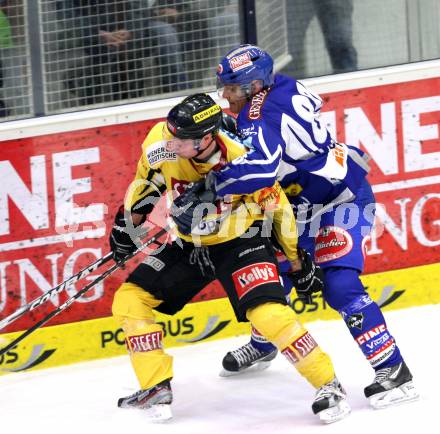 EBEL. Eishockey Bundesliga. EC Rekord Fenster VSV gegen UPC Vienna Capitals. TOPOROWSKI Shayne (VSV), GRATTON Benoit (Vienna). Villach, am 26.12.2011.
Foto: Kuess 


---
pressefotos, pressefotografie, kuess, qs, qspictures, sport, bild, bilder, bilddatenbank