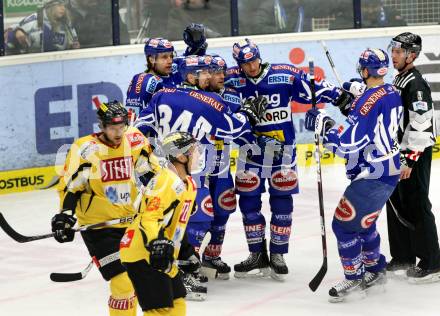 EBEL. Eishockey Bundesliga. EC Rekord Fenster VSV gegen UPC Vienna Capitals. Torjubel  (VSV). Villach, am 26.12.2011.
Foto: Kuess 


---
pressefotos, pressefotografie, kuess, qs, qspictures, sport, bild, bilder, bilddatenbank